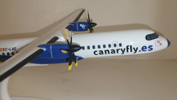 CANARYFLY "8 ISLAS"  ATR72-212 A   1/100   REF. 224356 - Imagen 3