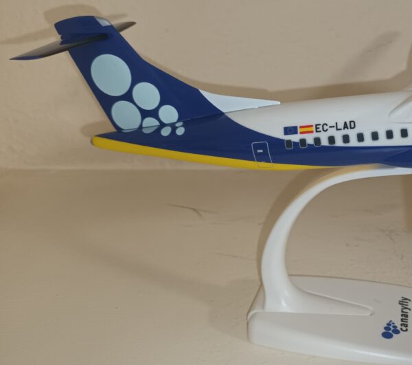 CANARYFLY "8 ISLAS"  ATR72-212 A   1/100   REF. 224356 - Imagen 5