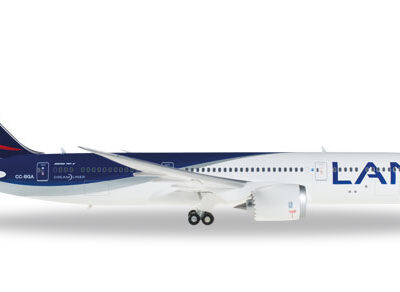 LAN AIRLINES  B787-900 DREAMLINER   1/200   REF. 557405
