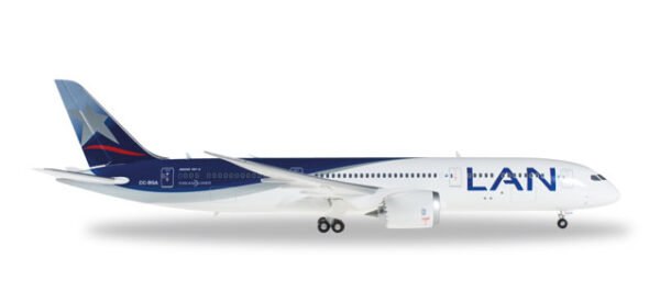 LAN AIRLINES  B787-900 DREAMLINER   1/200   REF. 557405