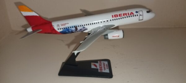IBERIA "CANTABRIA"  A320   1/200  REF. IBERIA-CANTABRIA - Imagen 2
