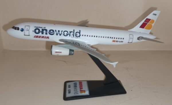 IBERIA  "ONE WORLD"  A320   1/200      REF. IB ONE WORLD - Imagen 2