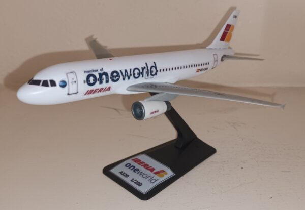IBERIA  "ONE WORLD"  A320   1/200      REF. IB ONE WORLD - Imagen 3