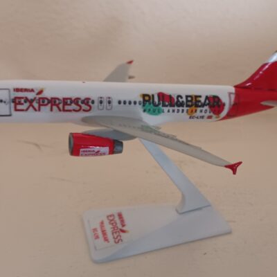 IBERIA EXPRESS  A320   1/200   EC-LYE      REF. IBERIA PULL&BEAR