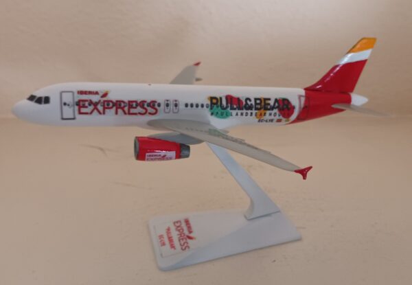IBERIA EXPRESS  A320   1/200   EC-LYE      REF. IBERIA PULL&BEAR