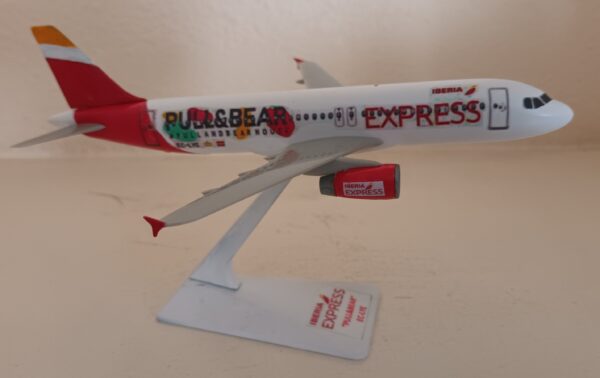 IBERIA EXPRESS  A320   1/200   EC-LYE      REF. IBERIA PULL&BEAR - Imagen 2