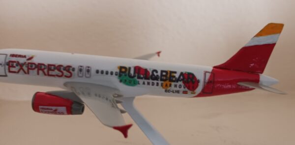 IBERIA EXPRESS  A320   1/200   EC-LYE      REF. IBERIA PULL&BEAR - Imagen 3