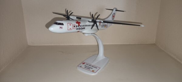 CRUZ ROJA ESPAÑA   ATR72-500    1/100    REF CR-001