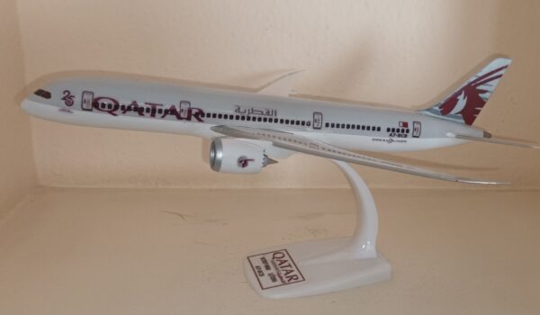 QATAR AIRWAYS  B787-900    1/200    REF. QATAR 787 - Imagen 2